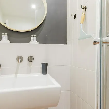 Authentic - 2p - Eiffel Tower Apartment Paris